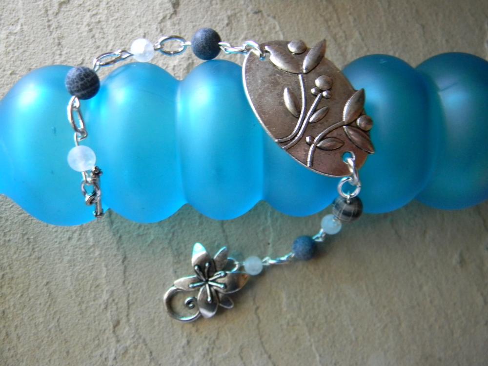 FREE SHIPPING - Glass Beaded Bracelet with Flowers